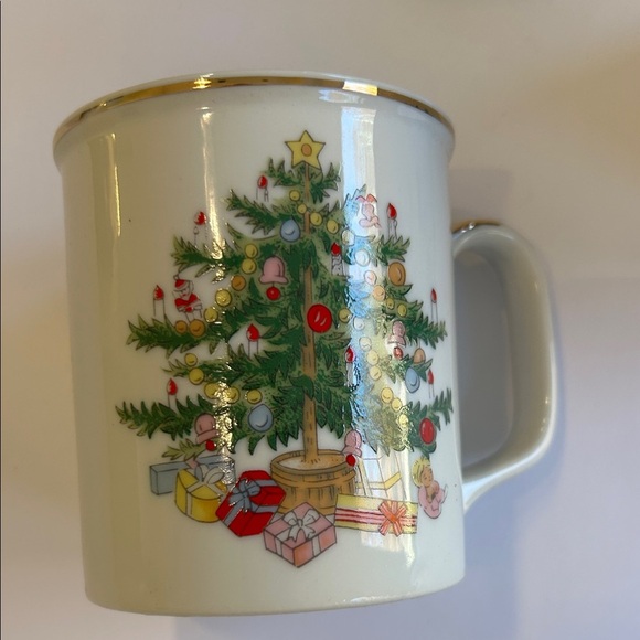 Vintage Christmas Mug Set with Christmas tree Design - Picture 5 of 9